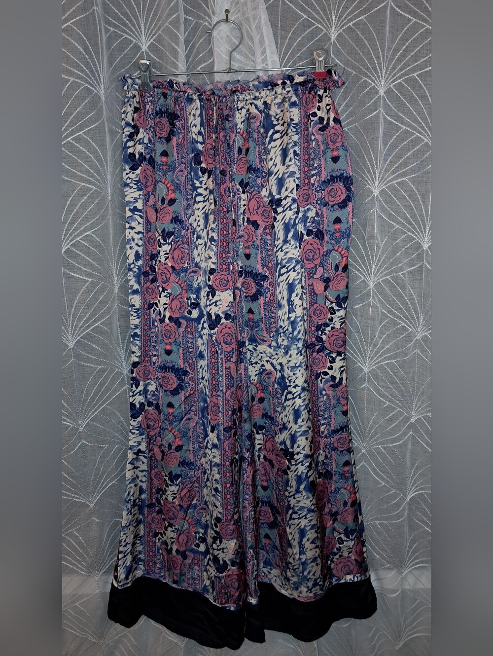 Intimately by Free People brand Women's size xs Flowy lounge floral design pant - Picture 2 of 8